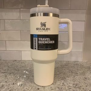 Brand new, Stanley Adventure Quencher 40oz in cream white